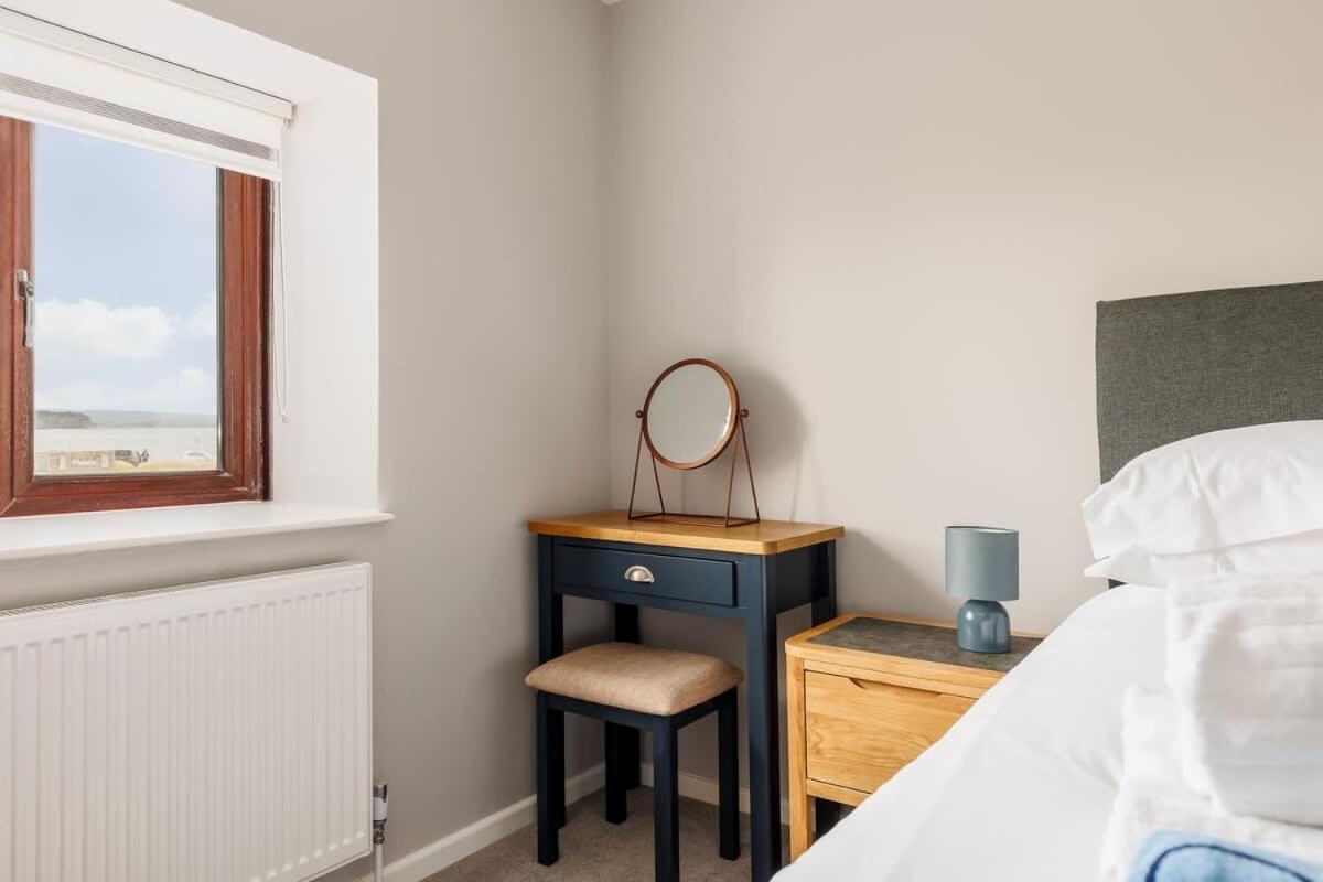 Trade Winds Villa Poole Bagian luar foto