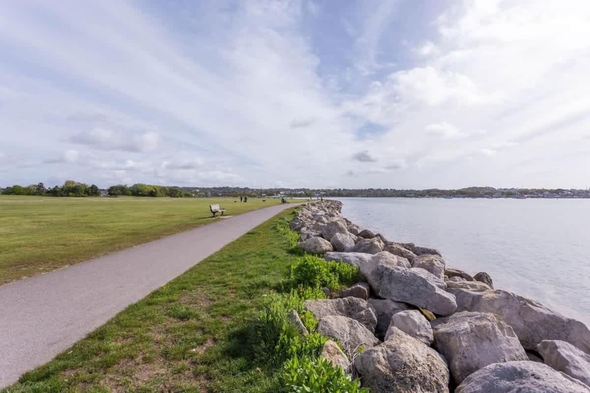 Trade Winds Villa Poole Bagian luar foto