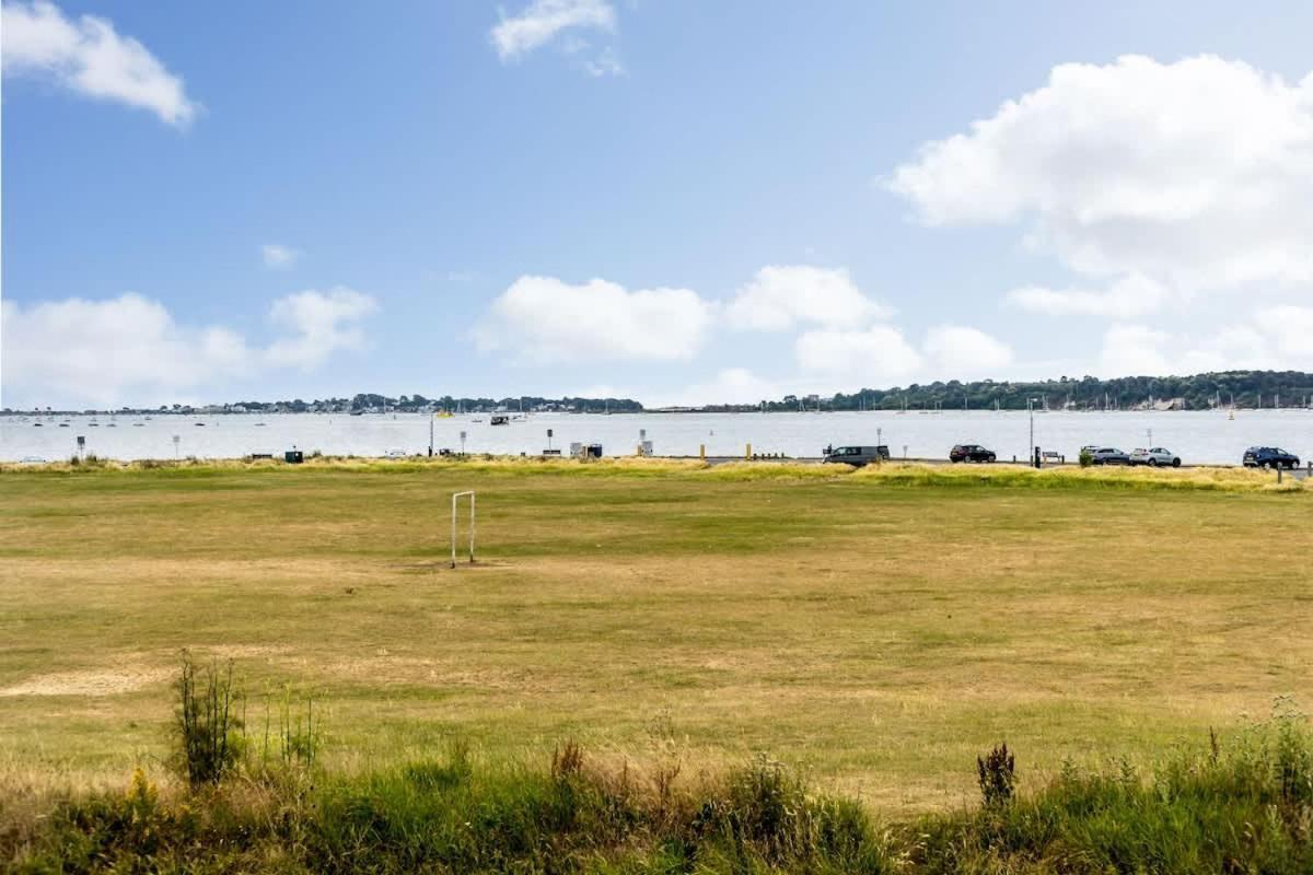 Trade Winds Villa Poole Bagian luar foto