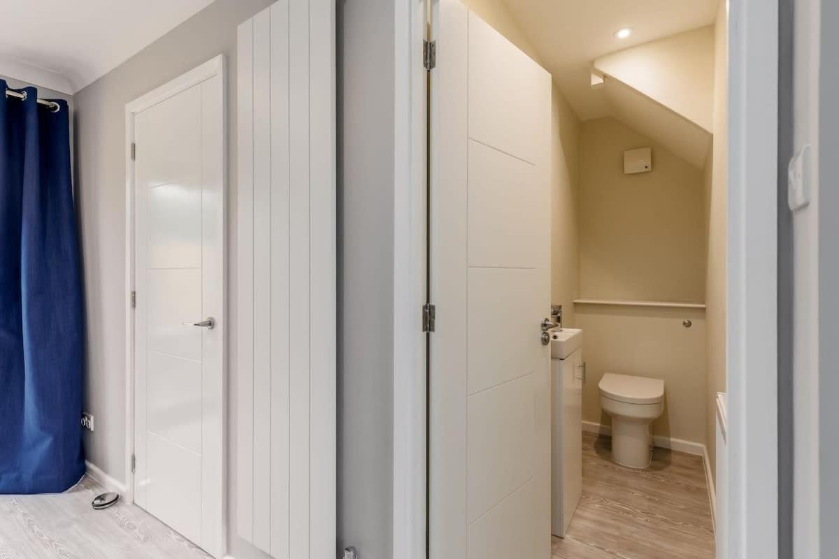 Trade Winds Villa Poole Bagian luar foto