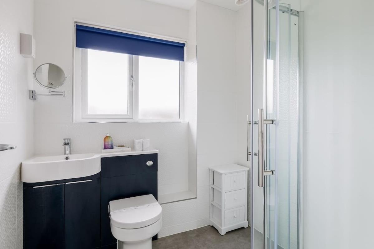 Trade Winds Villa Poole Bagian luar foto