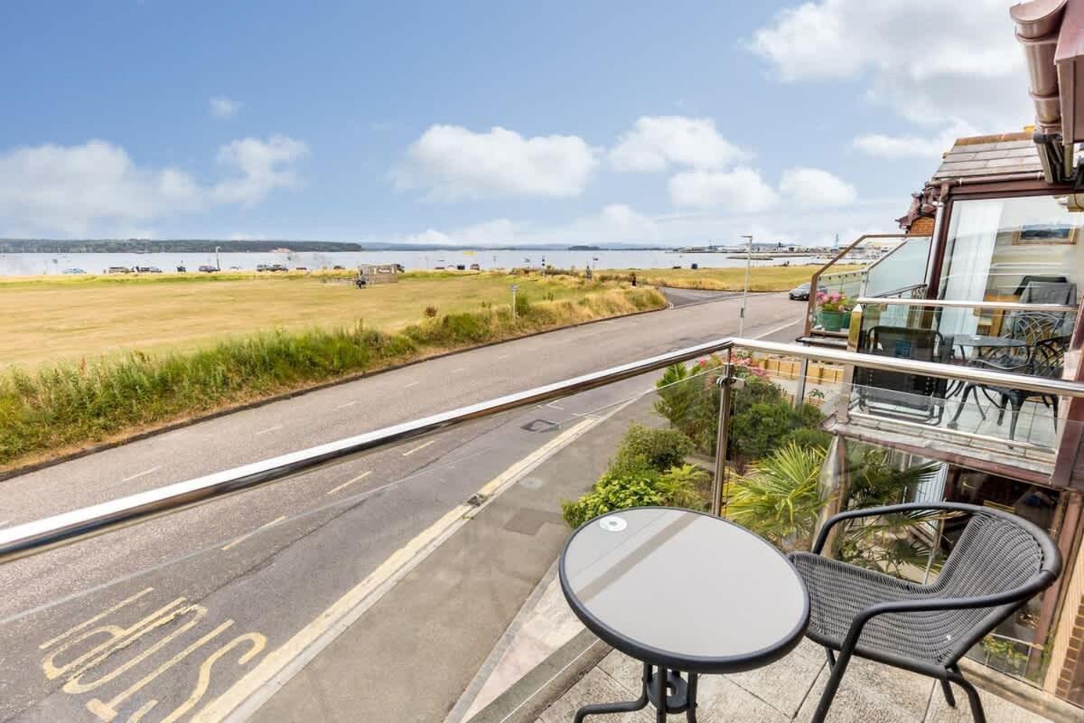 Trade Winds Villa Poole Bagian luar foto