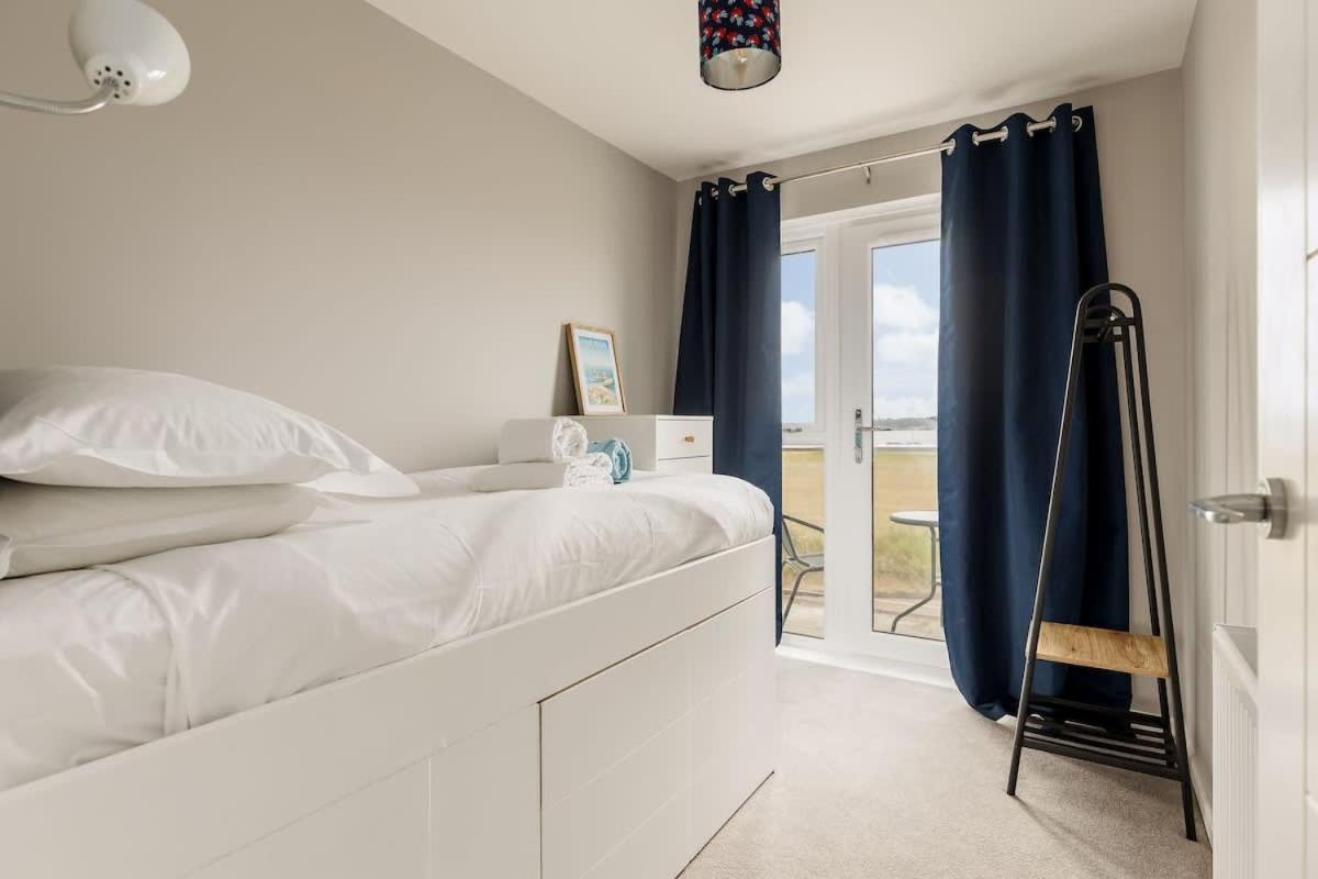 Trade Winds Villa Poole Bagian luar foto
