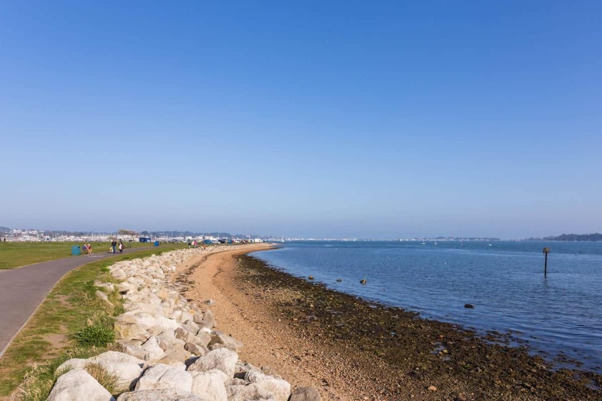 Trade Winds Villa Poole Bagian luar foto