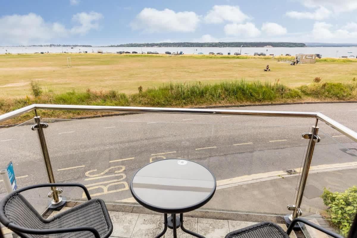 Trade Winds Villa Poole Bagian luar foto